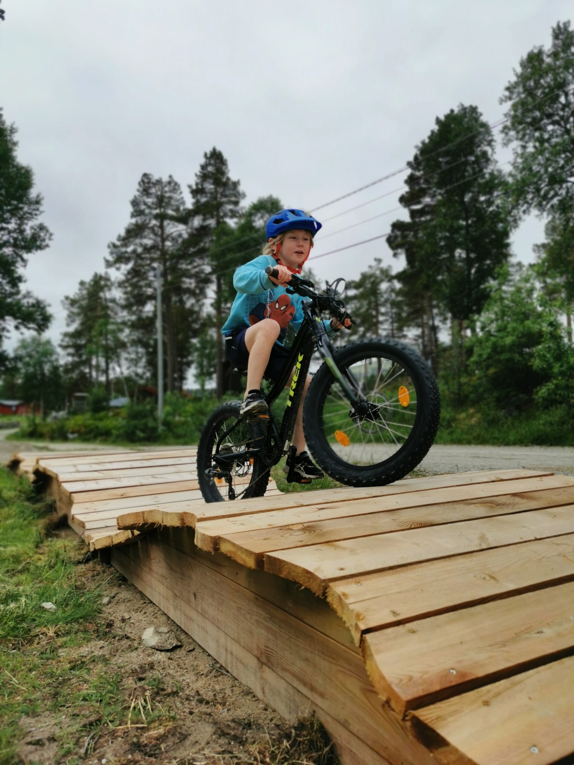 sykkelbane rundt lekeplassen Johnsgård